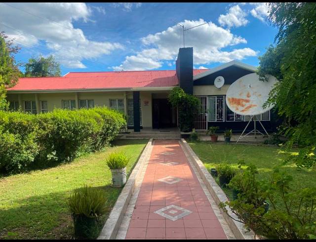 5 BEDROOM HOUSE FOR SALE IN TOP TOWN